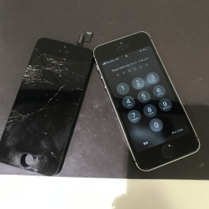 アイフォンSE　画面液晶修理