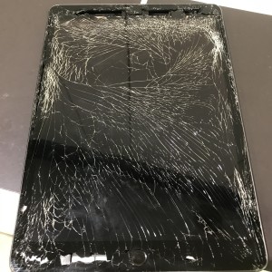 iPad７　フロントガラス割れ
