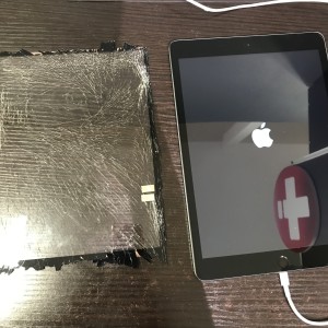 iPad７　フロントガラス交換修理