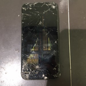 iphoneSE第二世代　液晶故障修理
