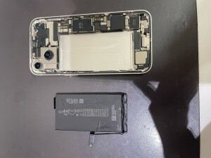 天理市　iPhone14　バッテリー交換