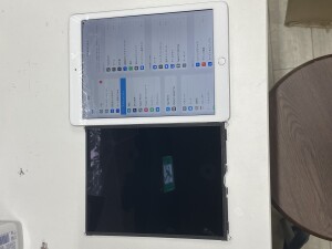 奈良市　iPad　液晶交換