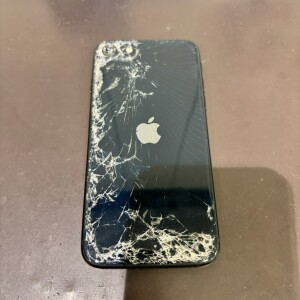 iphoneSE第三世代　バックパネル交換