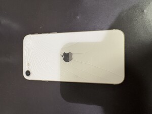 iPhone　背面割れ修理　奈良県奈良市井上町