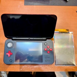 生駒市鹿ノ台北　2DSLL　液晶故障修理