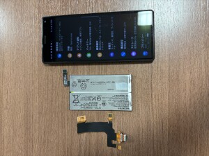 Xperia8　ドックコネクターとバッテリーの交換　奈良県奈良市佐紀町