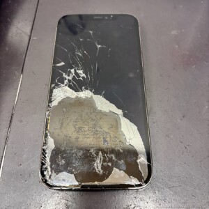 天理市内馬場町　iPhone12Pro　画面修理