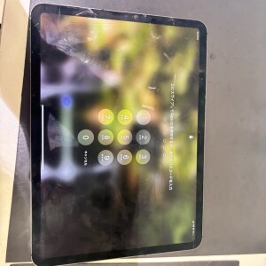 生駒市東生駒　iPadPro11　パネル交換修理