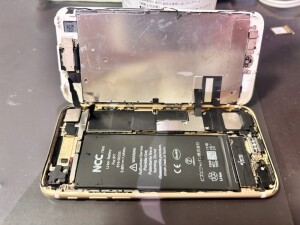 生駒市あすか台　iPhone7　水没復旧作業
