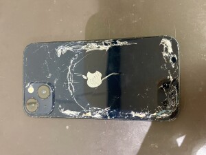 iPhone 背面割れ修理 奈良県生駒市北新町