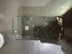 iPhoneの背面割れ修理