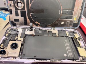 奈良県生駒郡平群町 iPhone14 水没