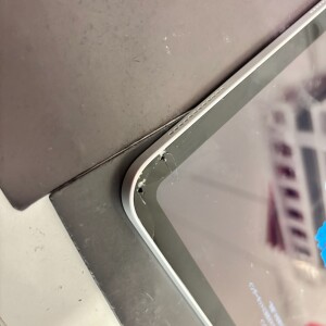 奈良市大森町　iPad10　ガラス交換