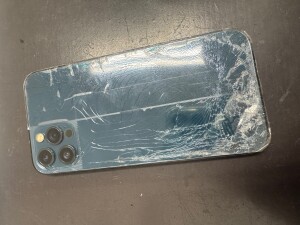 奈良県で背面割れ修理