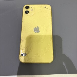奈良市学園大和町 iPhone11 背面割れ修理