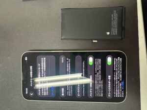 iPhone13　バッテリー　膨張