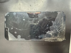 iPhone13　画面割れ