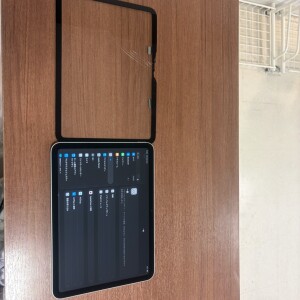 奈良県生駒市菜畑町　iPad10　ガラス交換