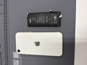 奈良県大和郡山市iPhone SE3バッテリー交換