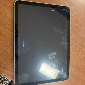 奈良県生駒市菜畑町　iPad10　ガラス交換