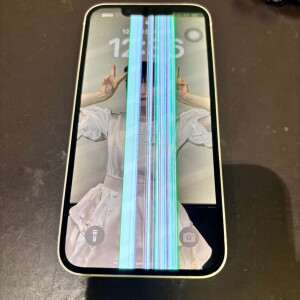 奈良県生駒市ひかりが丘　iPhone13　画面修理