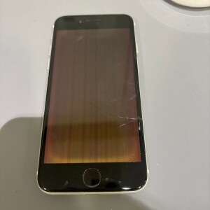 奈良県天理市内馬場町　iPhoneSE第二世代　画面交換