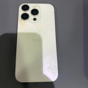 奈良県天理市長柄町 iPhone16Pro 背面修理