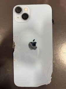 奈良県奈良市iPhone 14背面割れ　交換修理