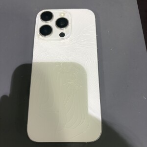 奈良県生駒市新生駒台　iPhone16Pro　背面パネル交換修理